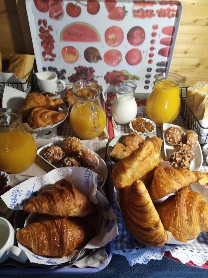 Bed and Breakfast O Douceurs Sucrees Кабур Екстер'єр фото
